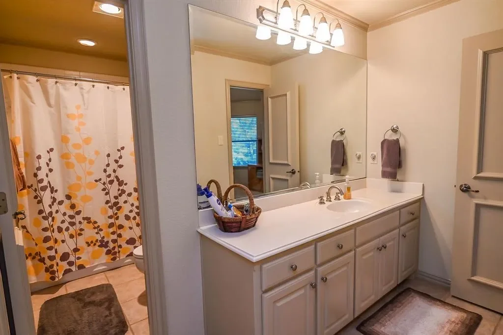 702 Sussex Court, Grapevine, Texas, United States. - Photo 22