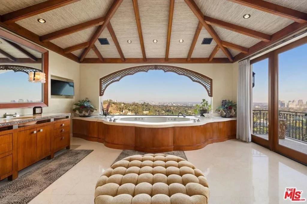 10066 Cielo Drive, Beverly Hills, California, United States. - Photo 9