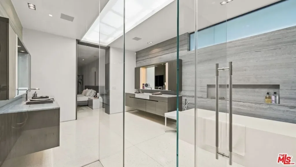 16032 VALLEY VISTA Boulevard, Los Angeles, California, United States. - Photo 37