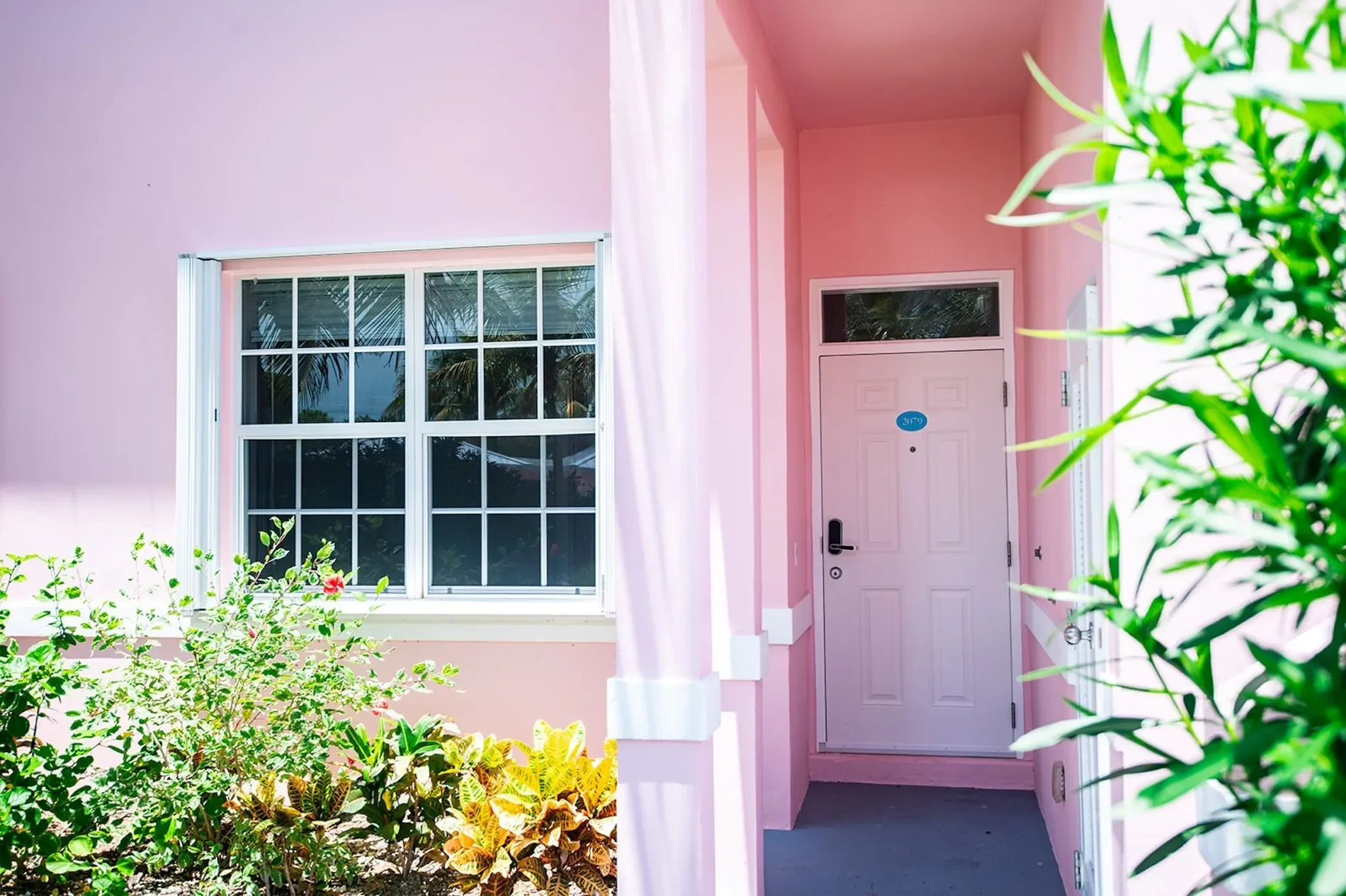 Exterior photo 1
