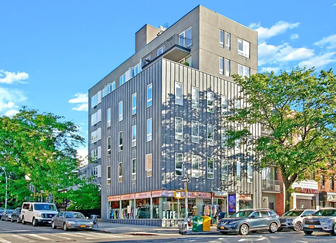 Exterior photo 6