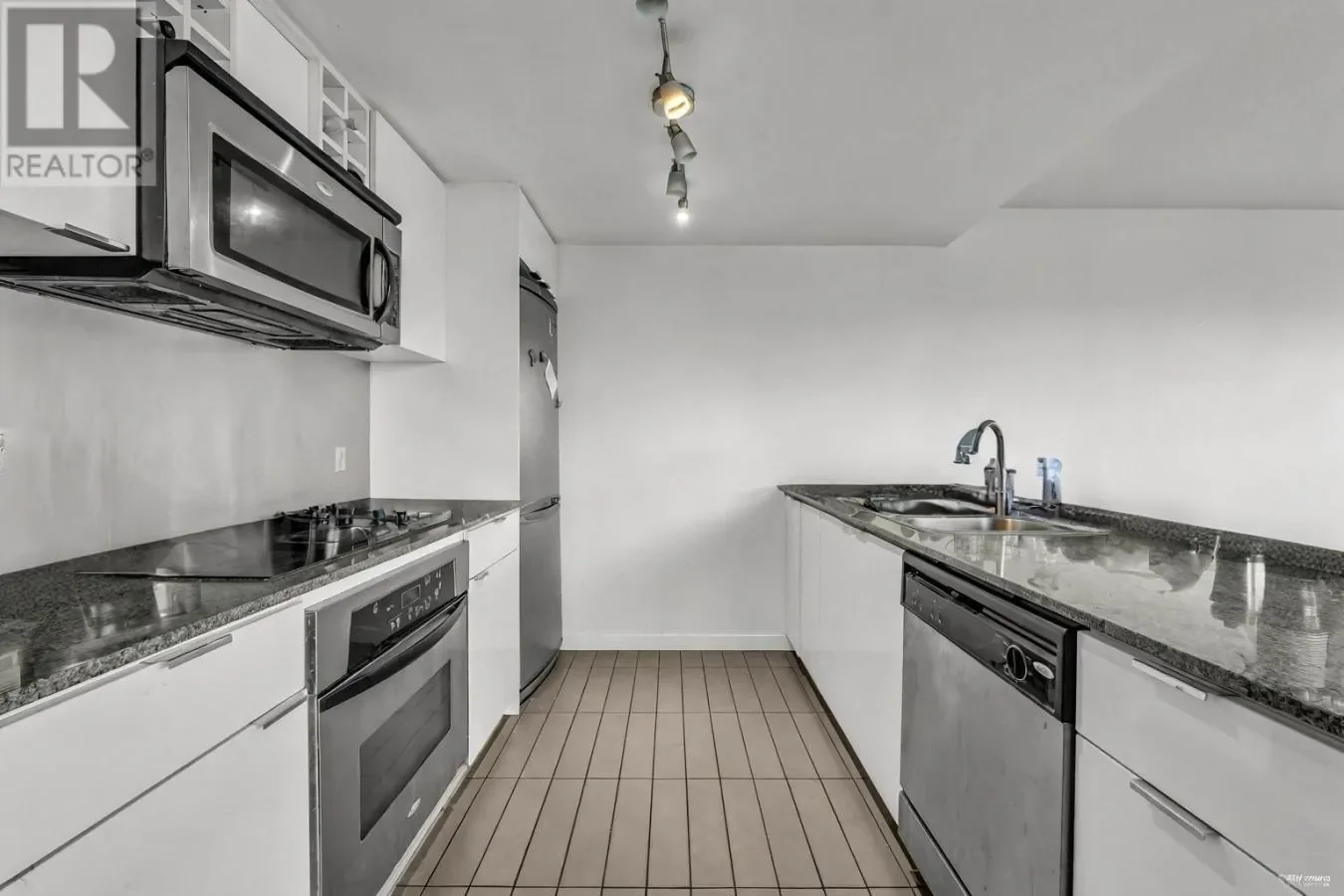 1009 788 HAMILTON STREET, Vancouver, British Columbia, Canada. - Photo 1