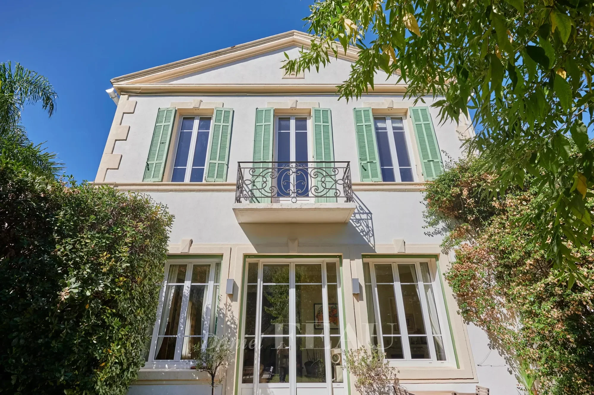 Exterior photo 4