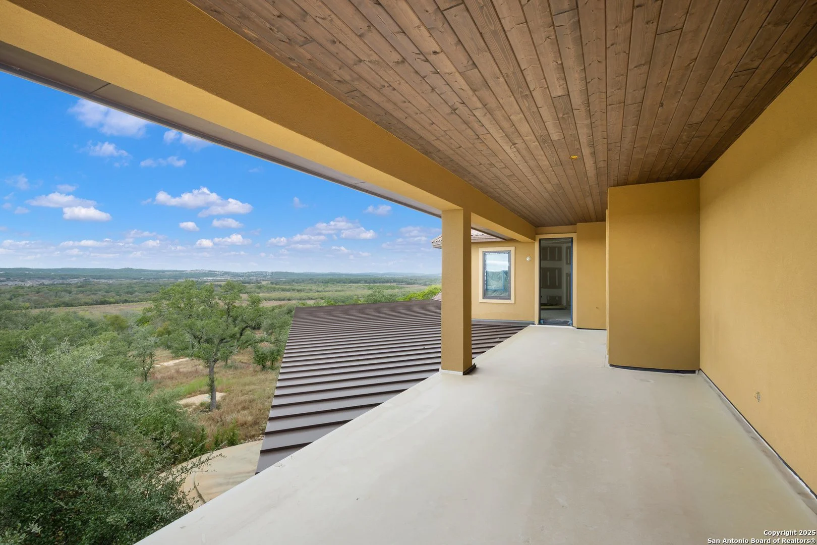 Exterior photo 6