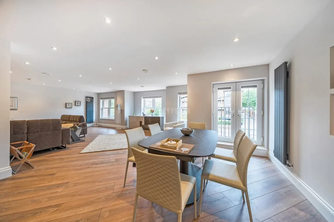 Buttermere Court, Holders Hill Road, London, England, United Kingdom. - Photo 9