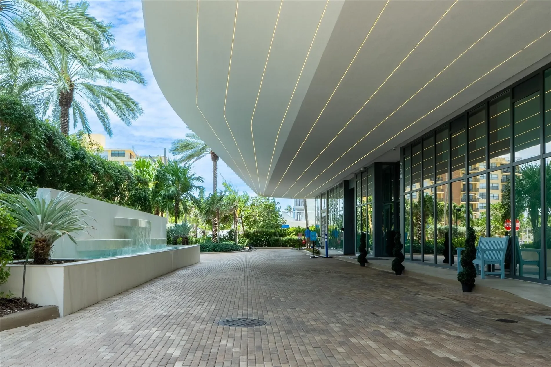 Exterior photo 6