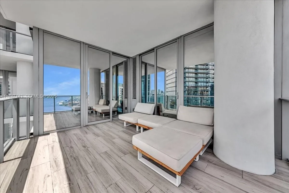 851 NE 1st Ave #3711, Miami, FL 33132, Miami, Florida, United States. - Photo 2