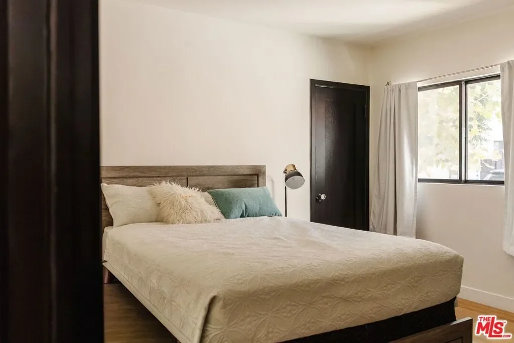 2060 High Tower Drive, Los Angeles, California, United States. - Photo 2