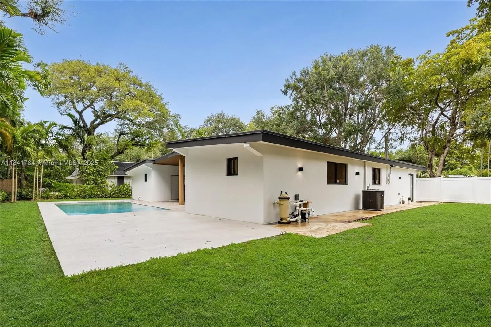 2180 NE 190th Ter, North Miami Beach, Florida, United States. - Photo 34