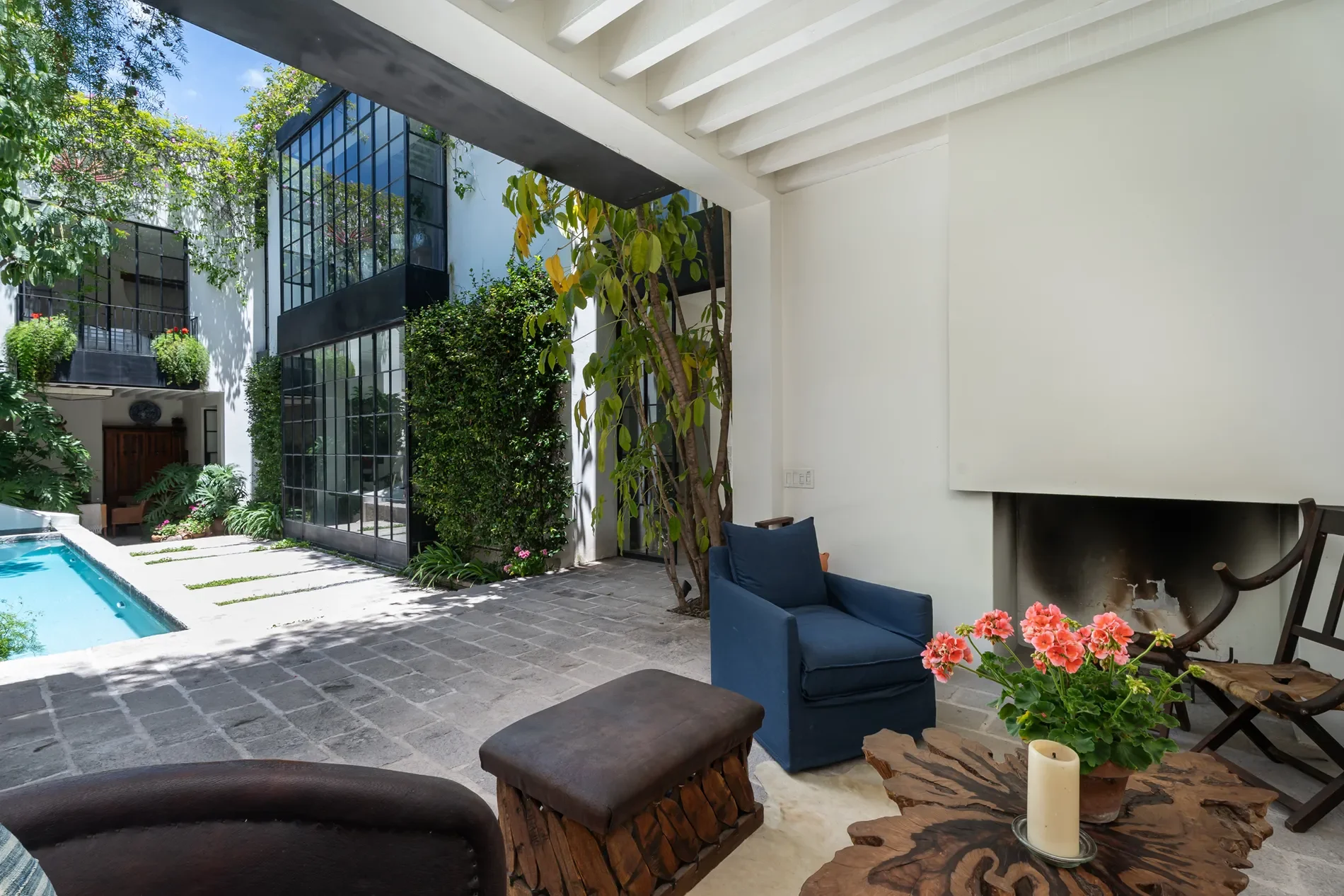 Exterior photo 6