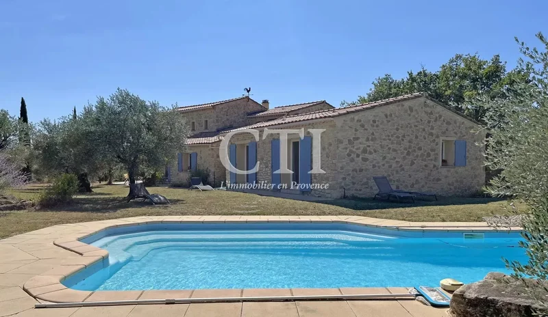 For sale, stone property with on the Mont-Ventoux and swimming pool