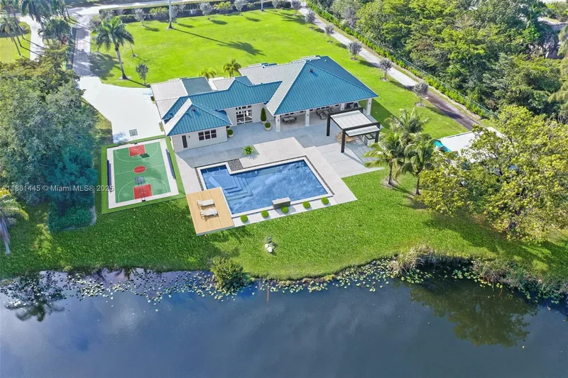 2400 SW 112th Ave, Davie, FL 33325, Davie, Florida, United States. - Photo 5