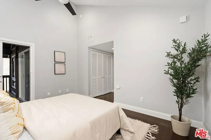 2880 Woodwardia Drive, Los Angeles, California, United States. - Photo 22