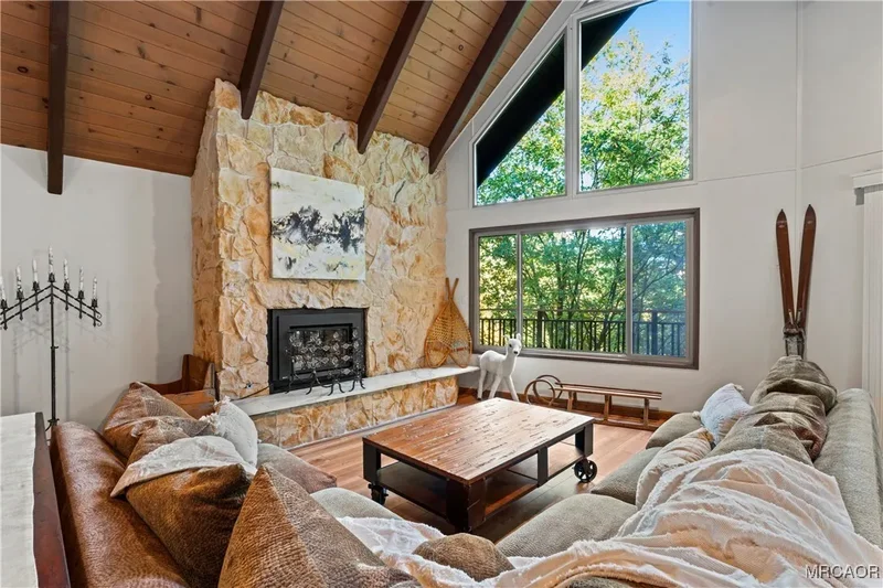 260 El Dorado Drive, Lake Arrowhead, CA 92352, Lake Arrowhead, California, United States. - Photo 17