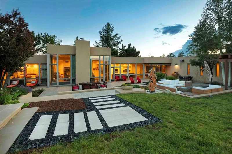 915 Old Santa Fe Trail , Santa Fe, NM 87505, Santa Fe, New Mexico, United States. - Photo 25