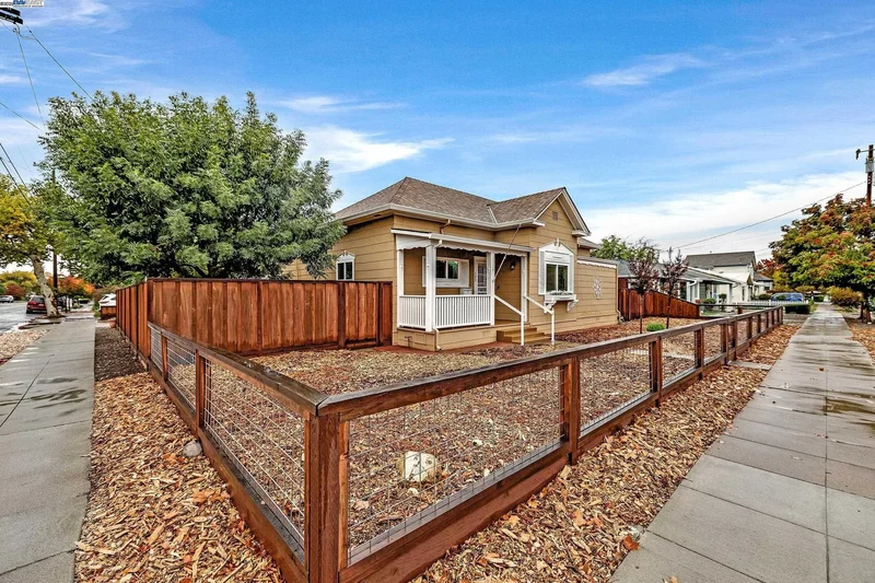 589 S M St, Livermore, California, United States. - Photo 11