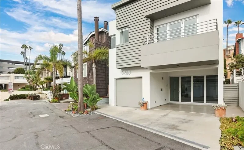 Single Family Residence in Corona Del Mar