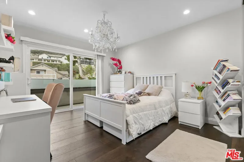 2427 Flintridge Drive, Glendale, California, United States. - Photo 55
