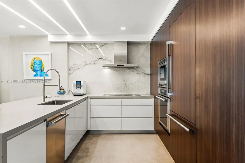 5555 Collins Ave PHC, Miami Beach, FL, 33140, USA, Miami Beach, Florida, United States. - Photo 16