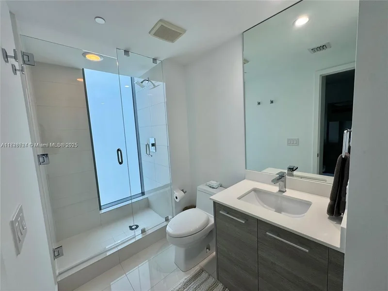 650 NE 32nd St 1401, Miami, Florida, United States. - Photo 7