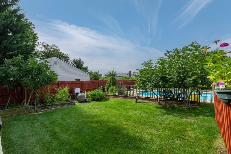 27 Beverly Road, Farmingdale, NY 11735, West Babylon, New York, United States. - Photo 38