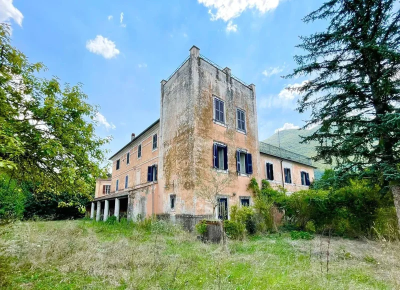 Farmhouse for sale in Atina