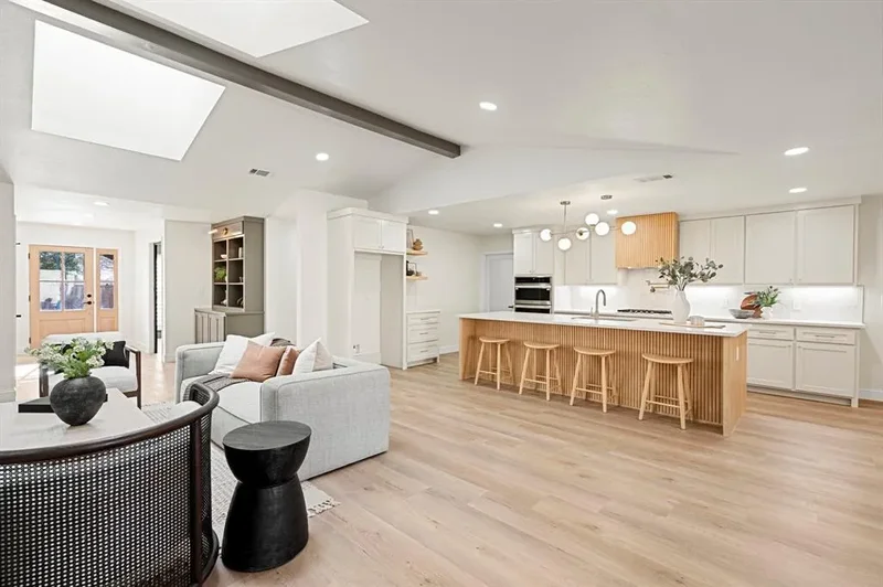 9376 Briarhurst Drive, Dallas, Texas, United States. - Photo 15