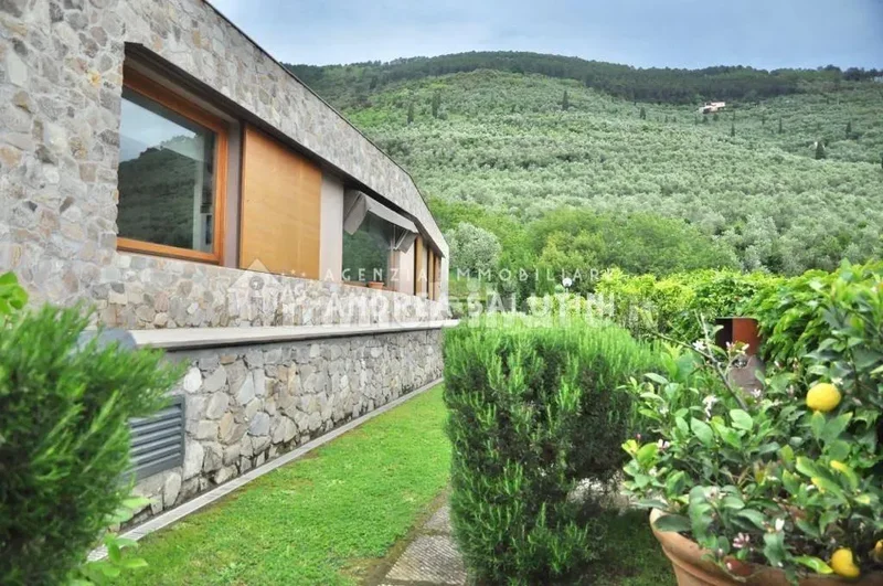 Villa in vendita a Buti(PI) in Ottimo composto da 7vani