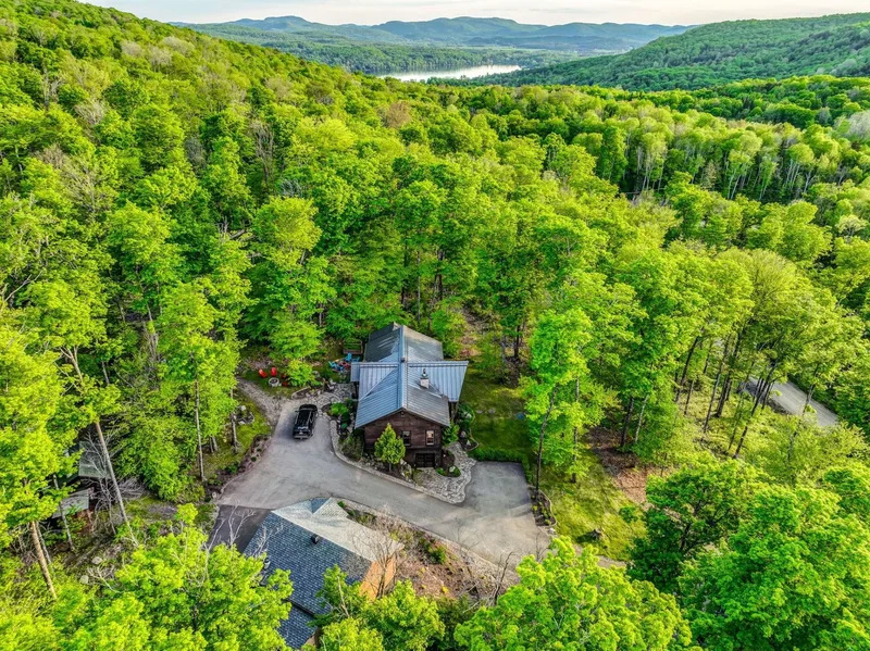 405 Allée Paisible, Mont-Tremblant, Quebec, Canada. - Photo 53