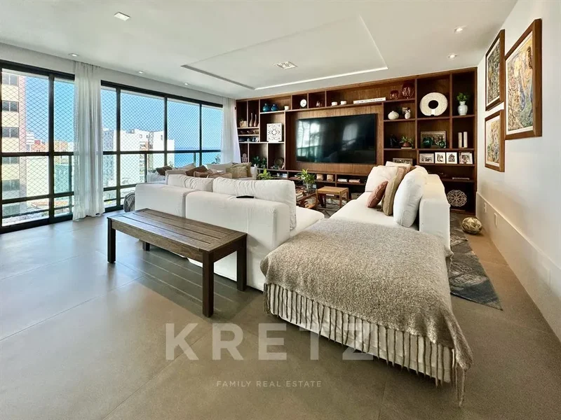 Renovated apartment in the heart of Ipanema