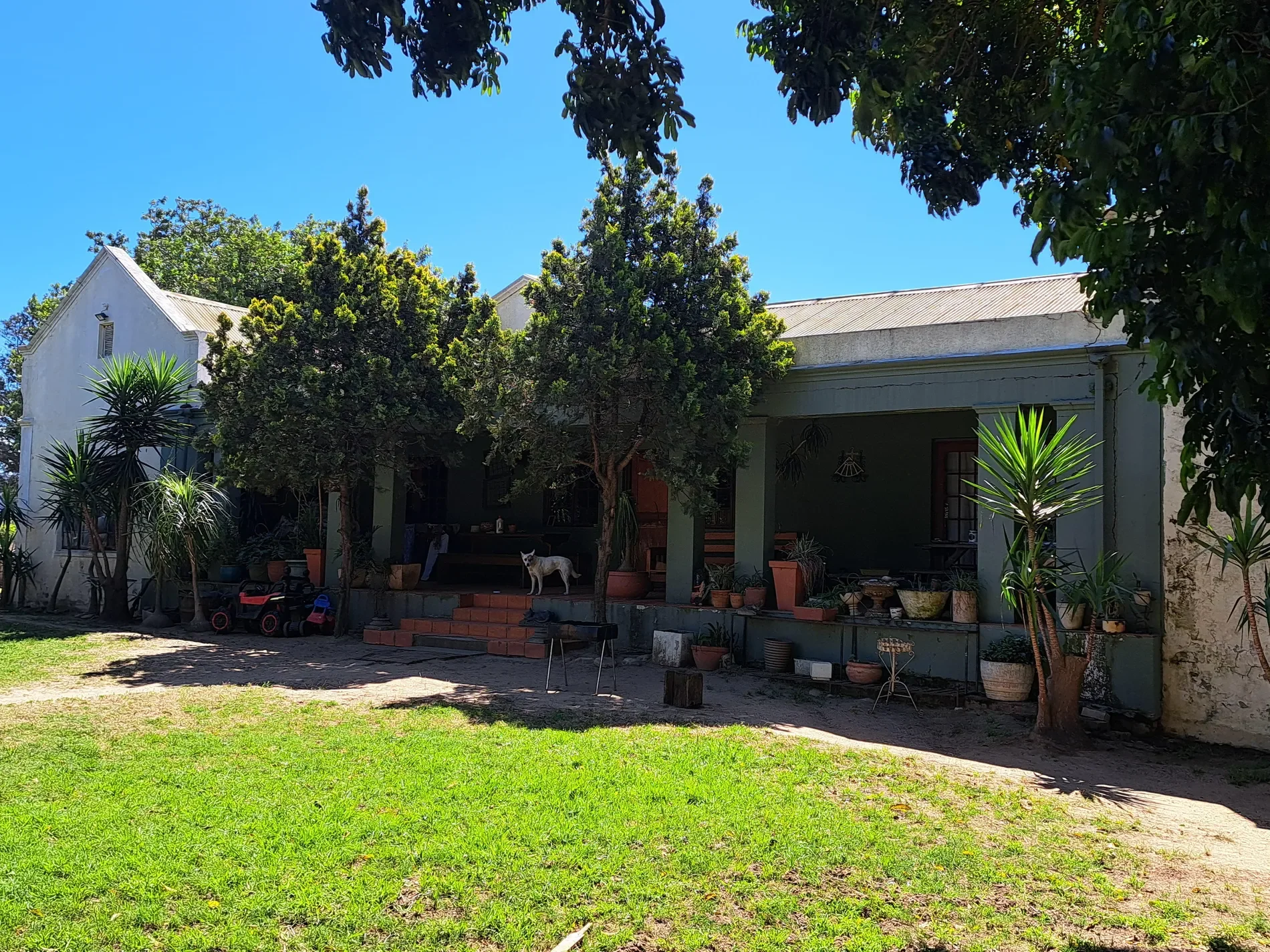 Exterior photo 3