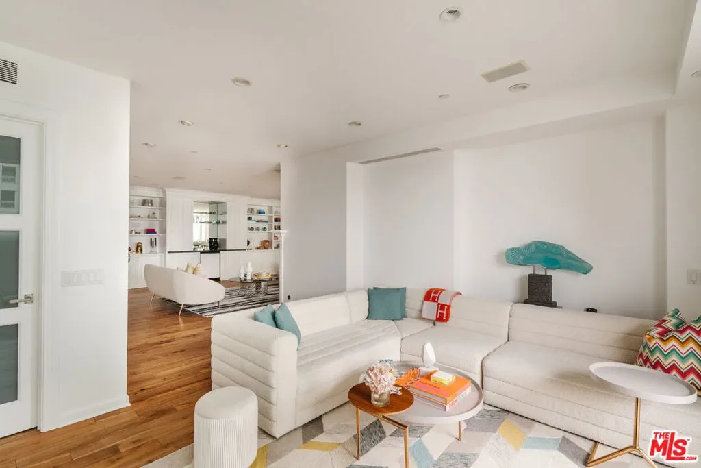 10375 Wilshire Boulevard 11H, Los Angeles, California, United States. - Photo 9