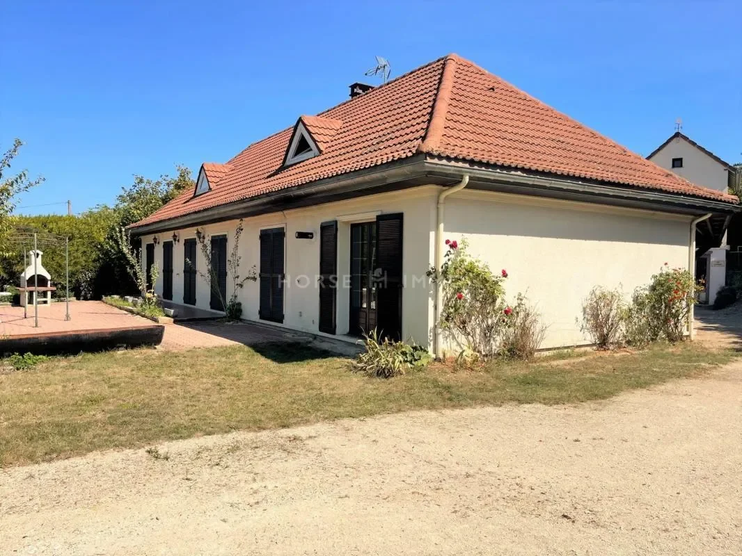 Exterior photo 5