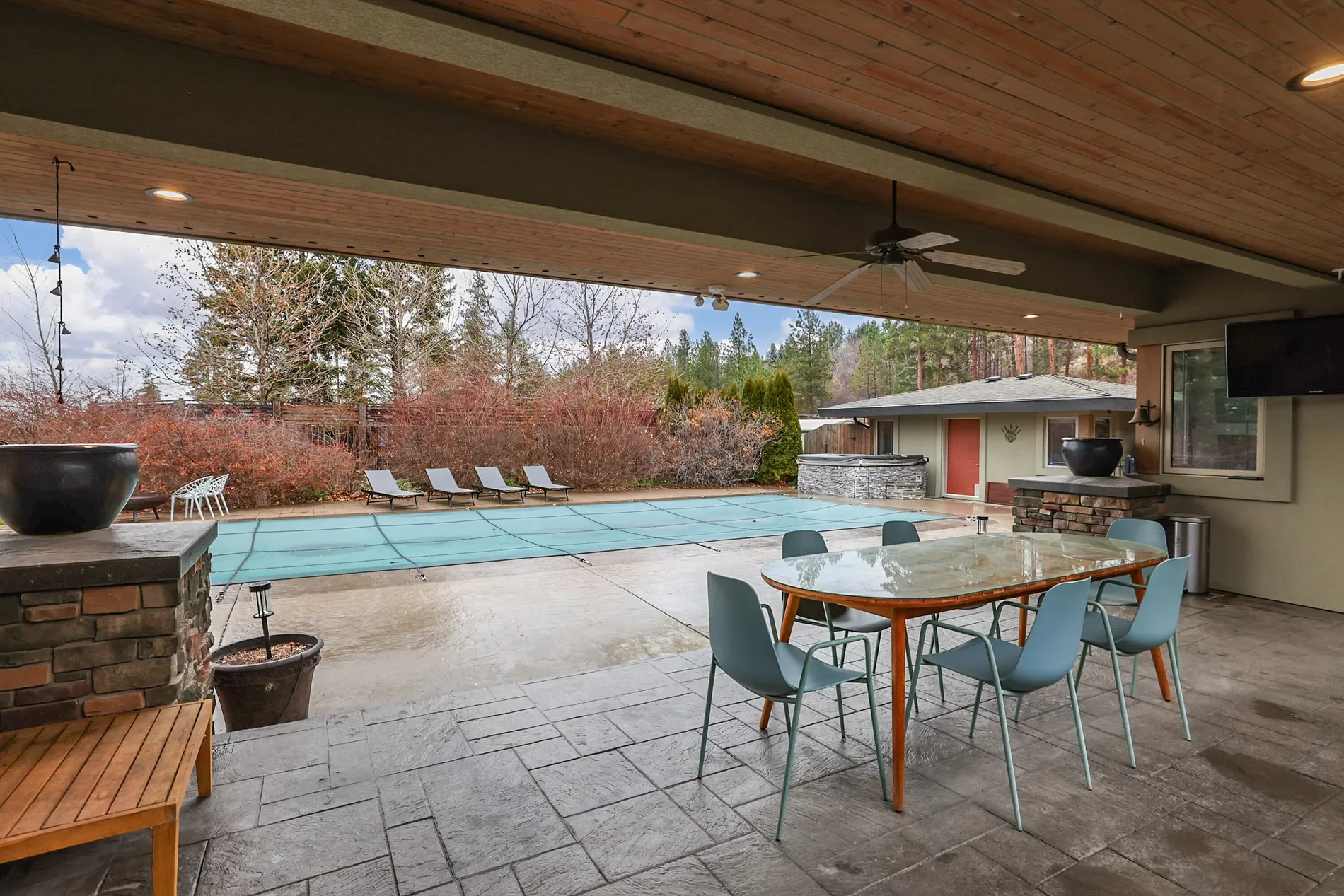 Exterior photo 7