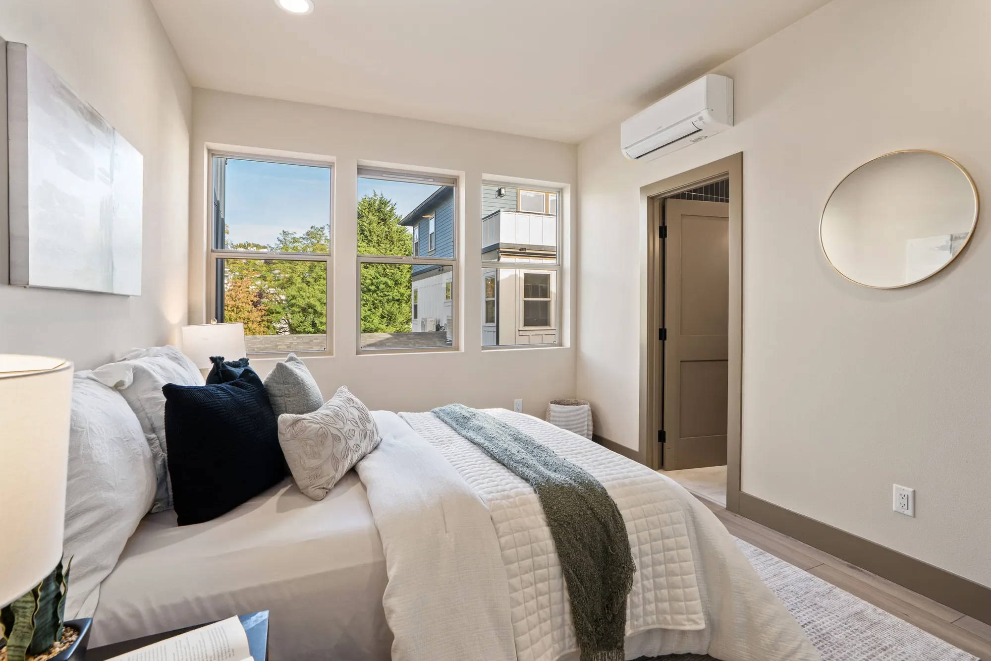 5033 25th Ave SW Unit #B , Seattle, WA 98106, Seattle, Washington, United States. - Photo 12