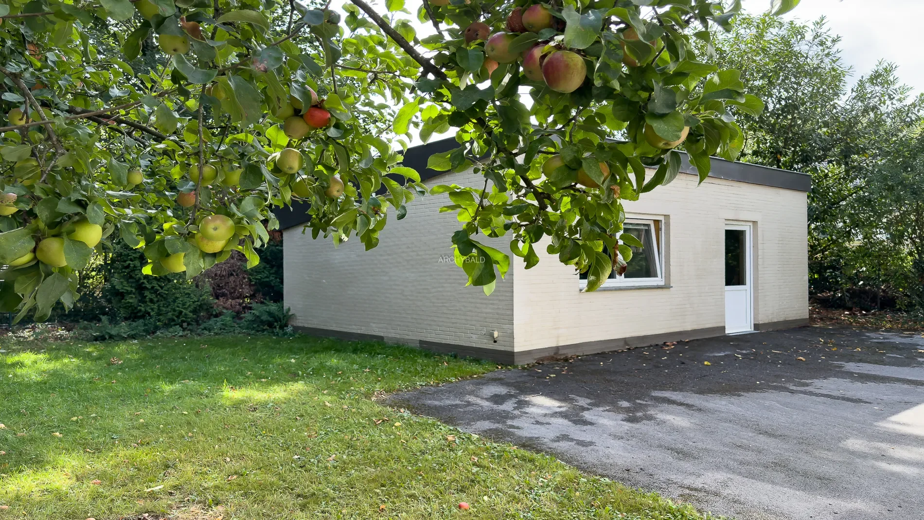 Exterior photo 6