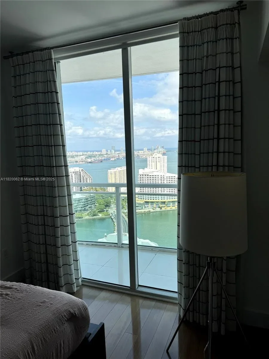 950 Brickell Bay Dr, #3710, Miami, Florida, United States. - Photo 38