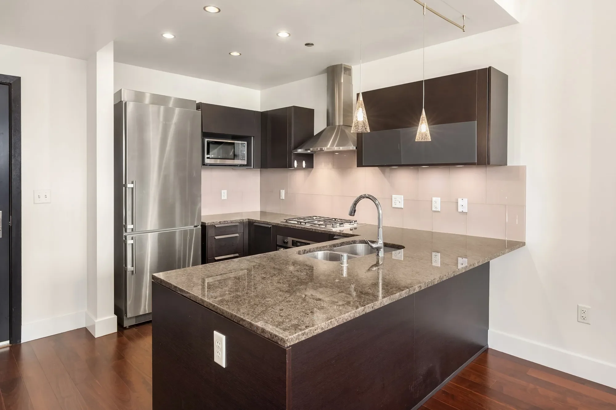 737 Olive Wy Unit #2704 , Seattle, WA 98101, Seattle, Washington, United States. - Photo 2