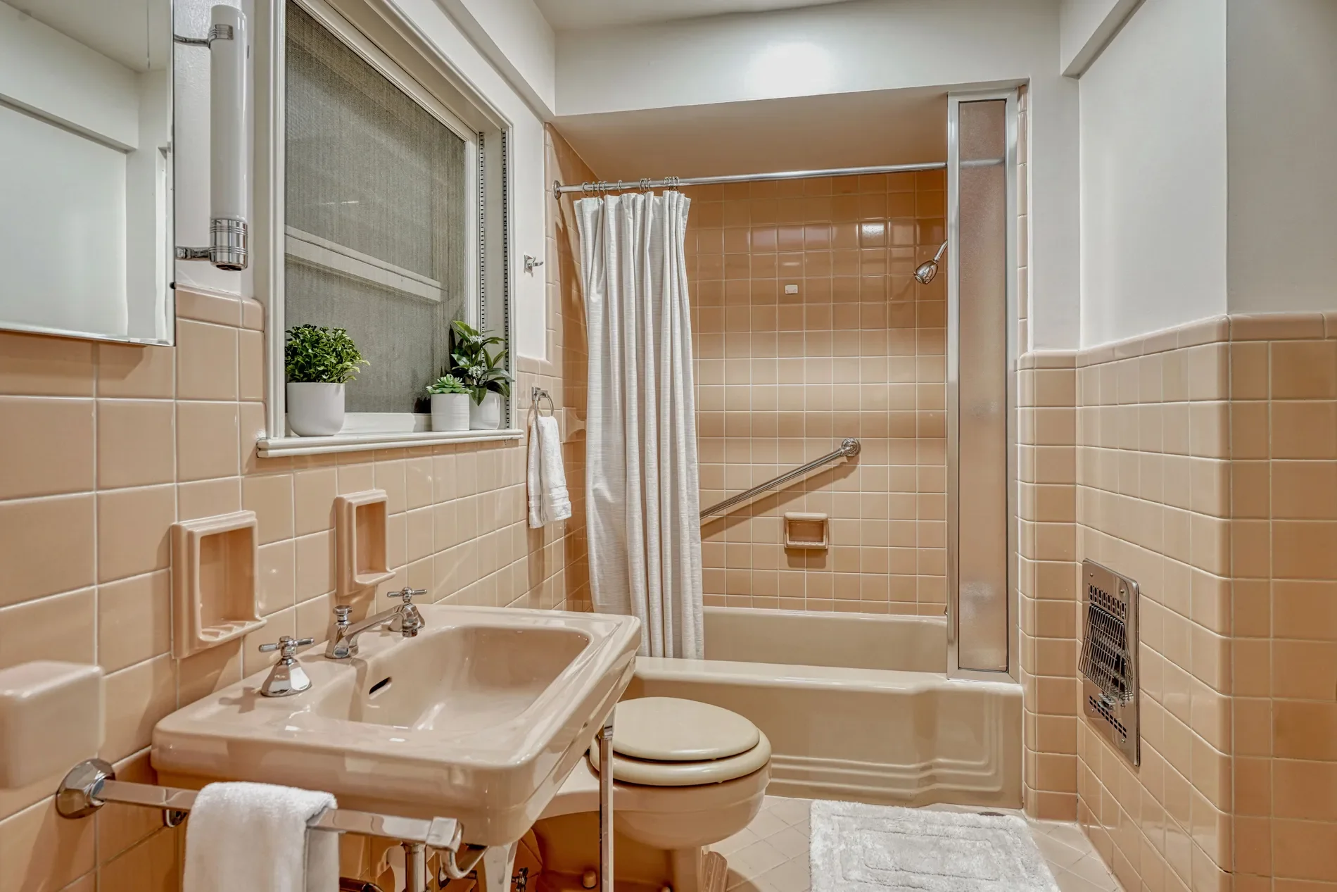 3440 Hill Circle , Colorado Springs, CO 80904, Colorado Springs, Colorado, United States. - Photo 22