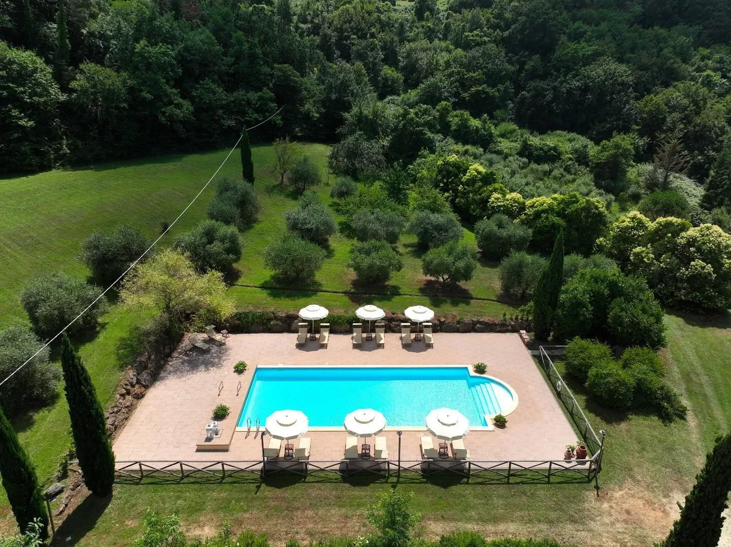 Exterior photo 5