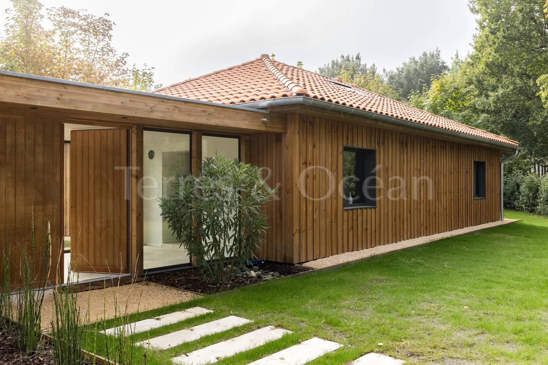 Exterior photo 7