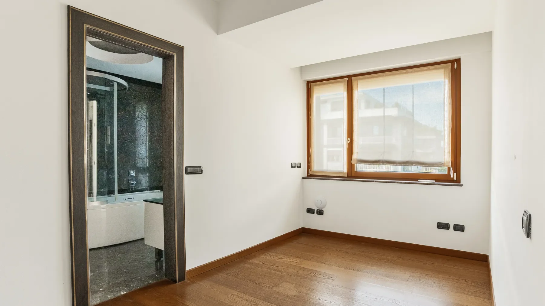 Via Giuseppe Frua, Lombardia, Milan, Lombardy, Italy. - Photo 42