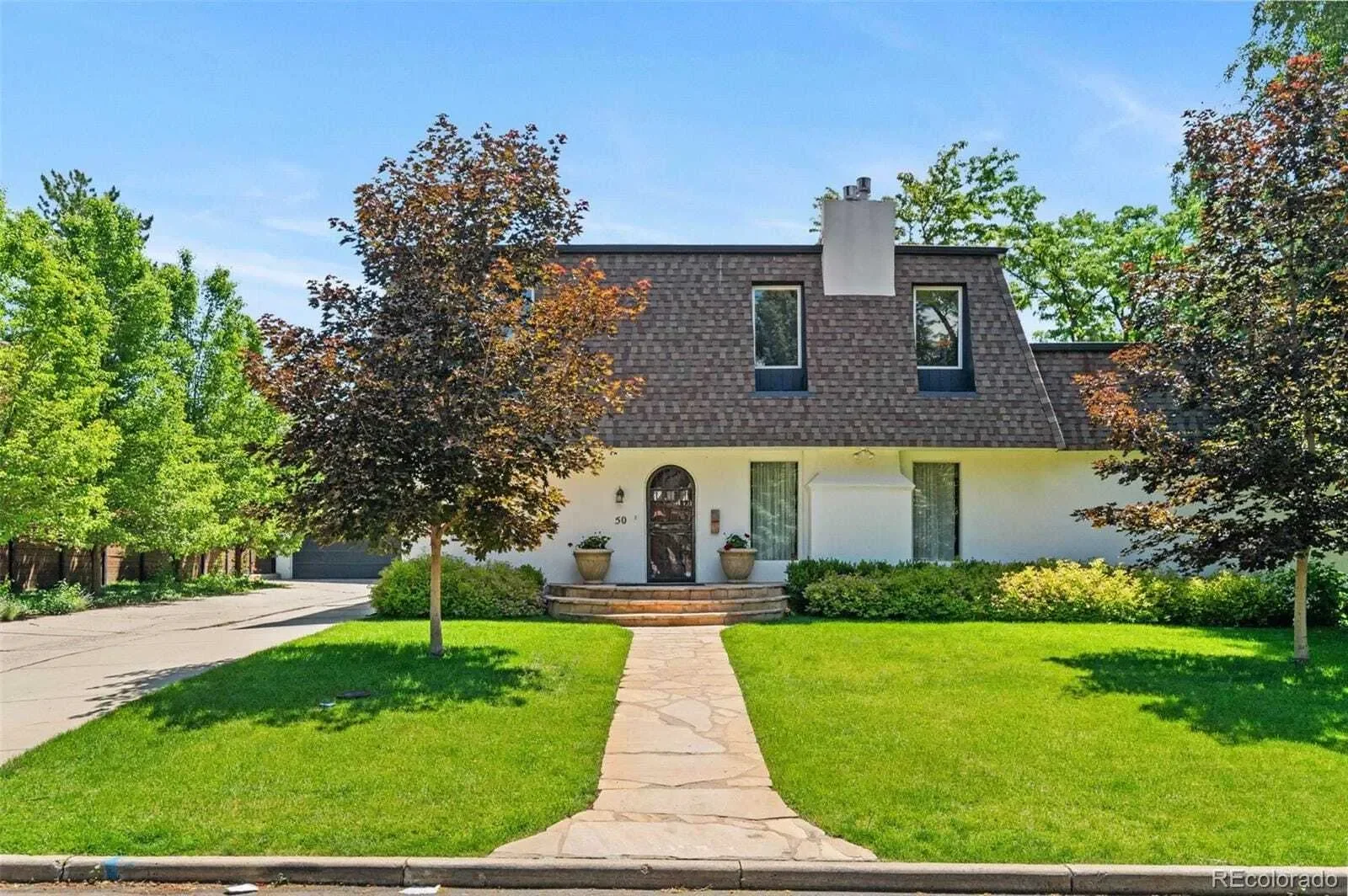 Exterior photo 1