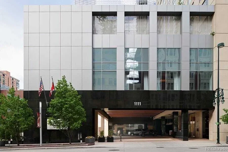 Exterior photo 5