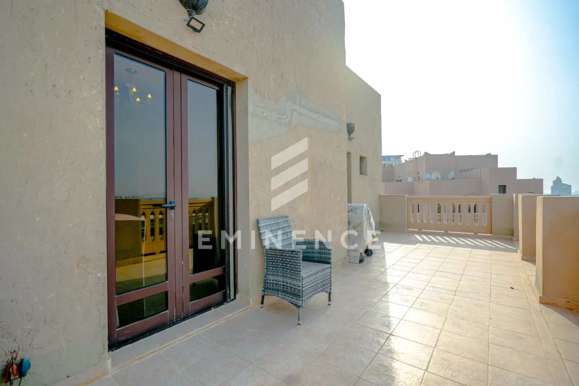 Exterior photo 2