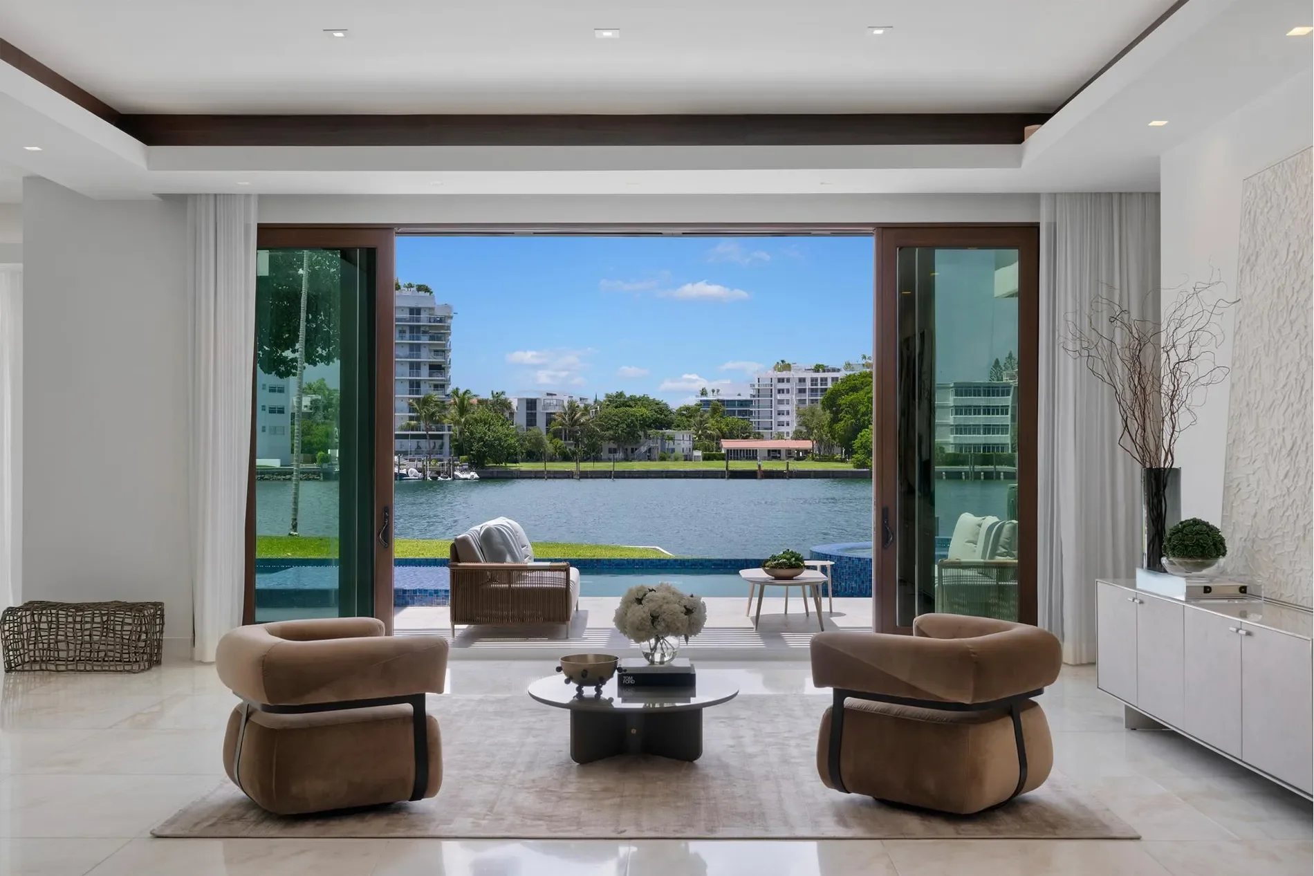 100 Bal Bay Dr, Bal Harbour, Florida, United States. - Photo 2