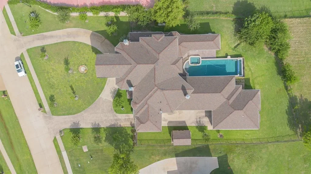 1031 Mallard Pointe Drive, Grand Prairie, Texas, United States. - Photo 32
