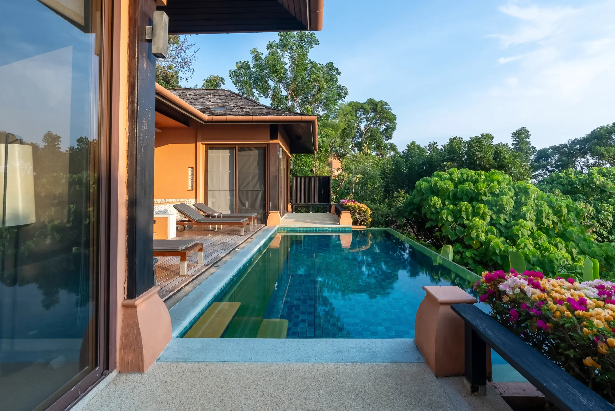 Exterior photo 8