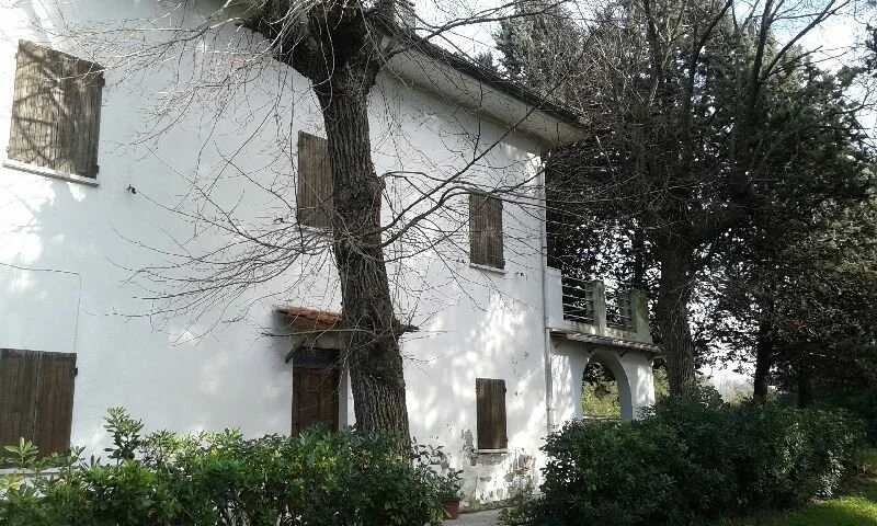 Exterior photo 5