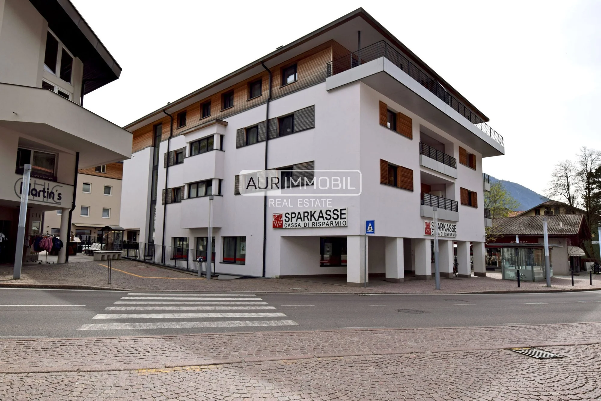 Exterior photo 3